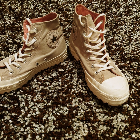 Converse - Picture 2 of 7